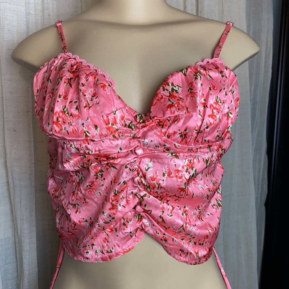 ❗️SALE❗️ New Red/Pink Floral Crop Top